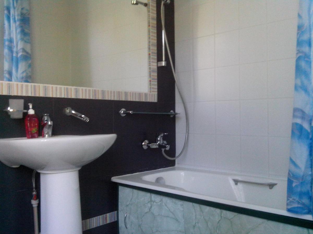Бестужевский Дворик Gagra Exterior photo