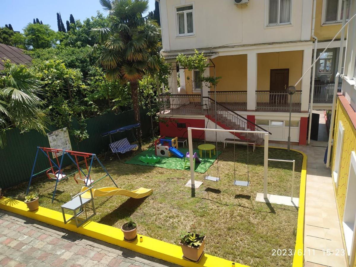 Бестужевский Дворик Gagra Exterior photo